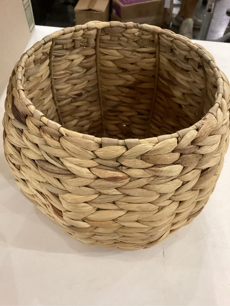 PRETYZOOM Rustic Decorative Baskets Woven Sundries Container Storage Bin for Desk Kitchen Fruit Flower Display for Friends