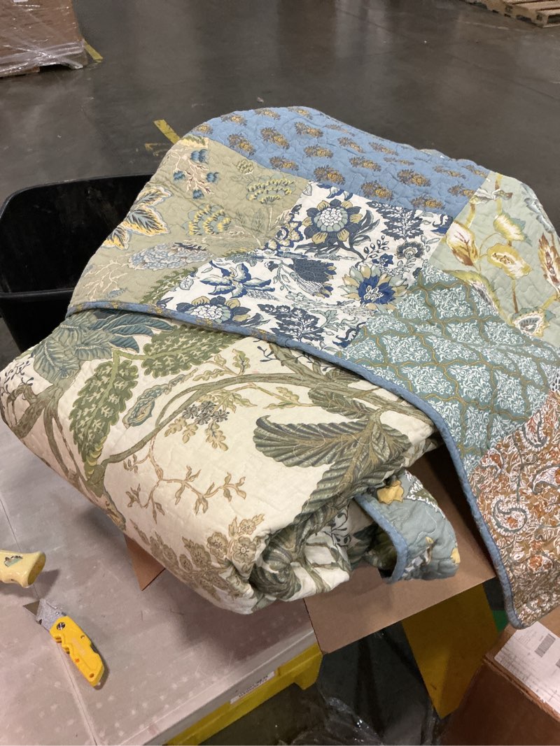 Condition photo showing As Is for newlake quilt set queen size, 100% cotton patchwork green bohemian quilt sets, reversible bedspread lightweight and breathable for all seasons, soft quilted bedspread with 2 pillow shams bohemian floral queen
