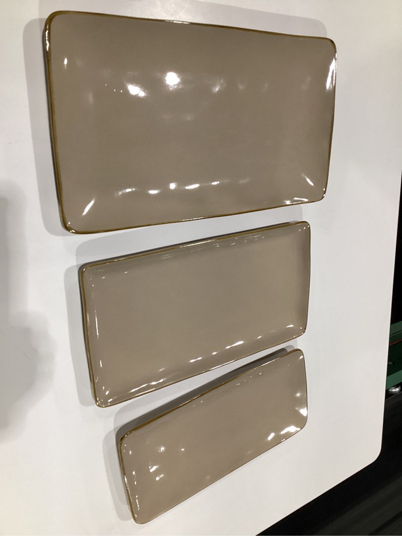 Condition photo showing Good Condition for famiware Serving Platter, Rectangular 15.67/14.1/12.6 inch Serving Dishes for Entertaining, Microwave Dishwasher Safe, Stonware Serving Trays for Party, Turkey, Cheese, Ocean Series, Cinnamon Brown