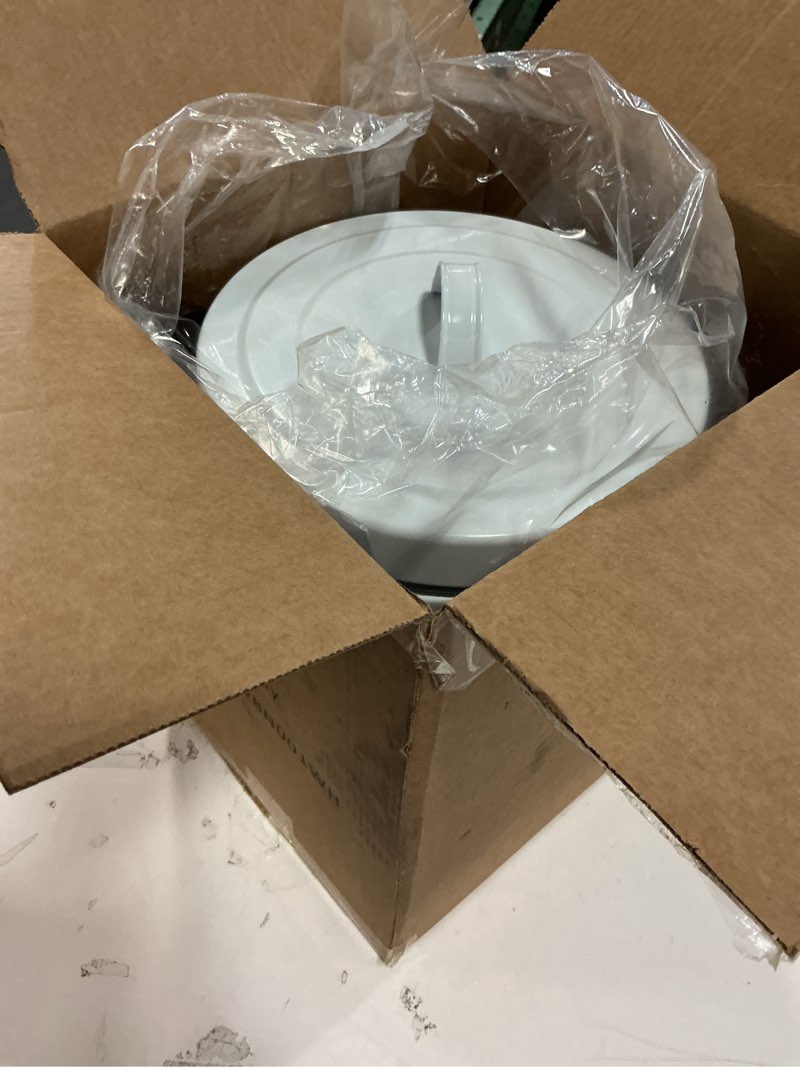 Condition photo showing Good Condition for Autumn Alley, Farmhouse Bathroom Trash Can - White Trash Bin with Lid and Pedal - White Garbage Bin for Rustic Bathroom, Farmhouse Kitchen Trash Can, Country Home Décor, 5L, 1.3 Gallon 1 Pack (Trash Can Only) White