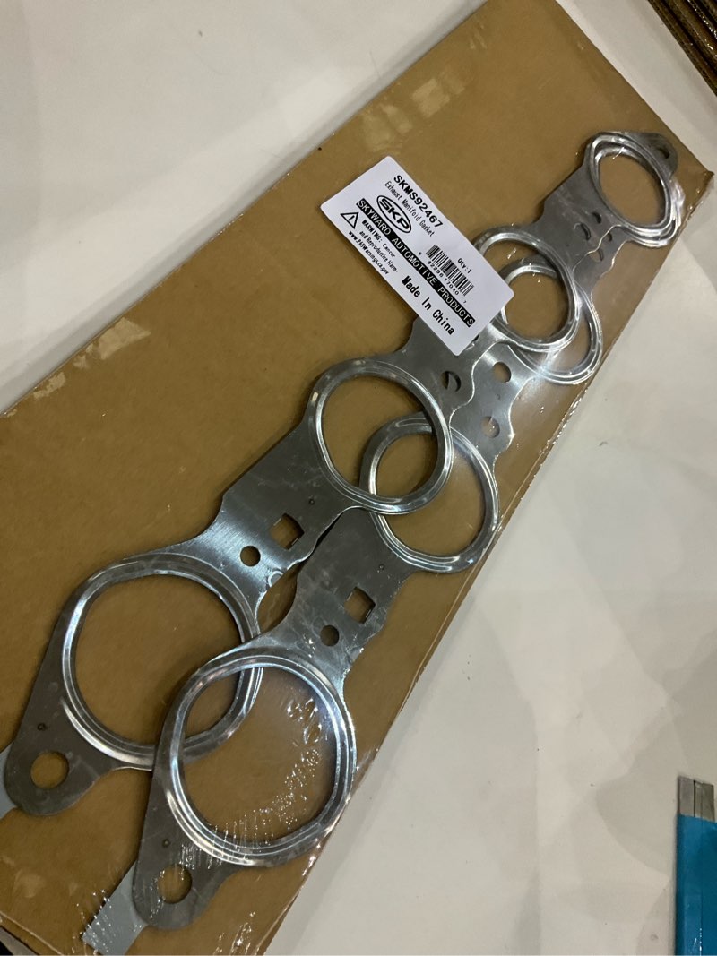 Condition photo showing New/Like New for SKMS92467 Exhaust Manifoid Gasket