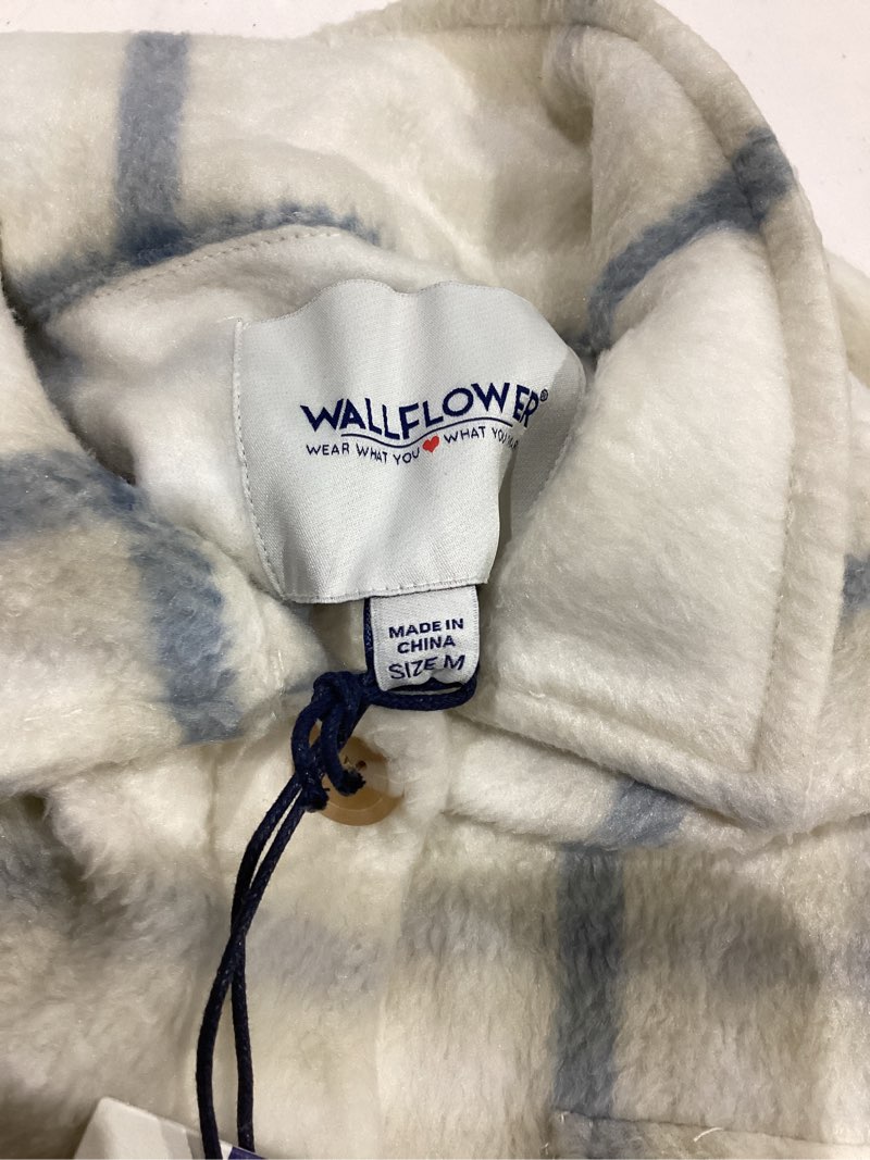 Condition photo showing New/Like New for wallflower casual fleece and plaid shackets jackets juniors for women, soft button-down standard medium cream