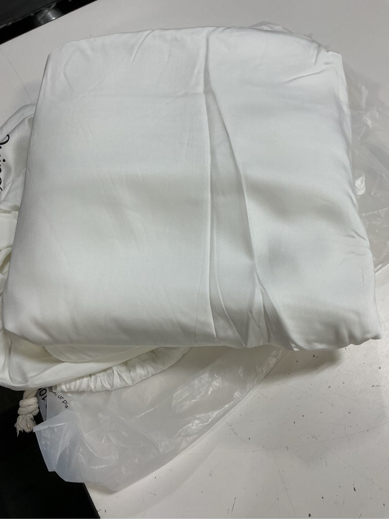 Condition photo showing Good Condition for quince organic bomboo duvet cover white king/calking 