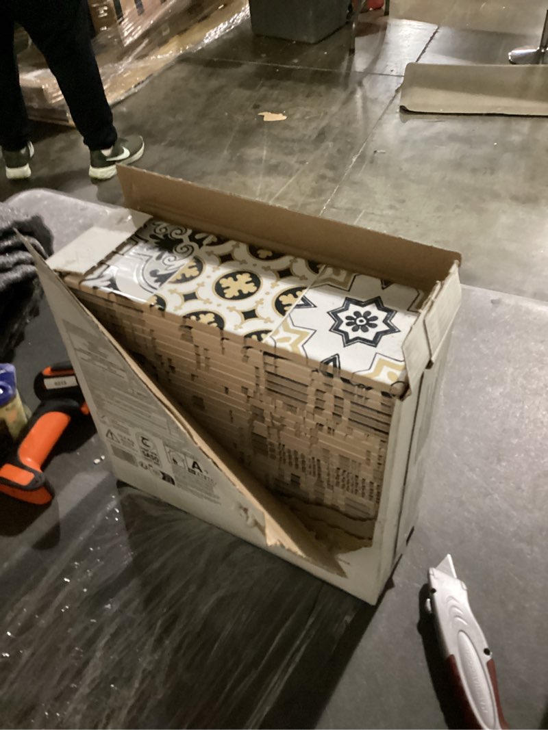 https://lotting-media.assets.bidfta.com/lotting_43a8e355-3489-4d4b-a48c-fb3322cf7553