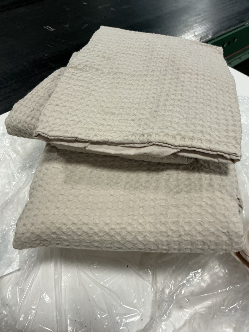 Condition photo showing Good Condition for organic luxe honeycomb duvet cover set, king/cal king, sand