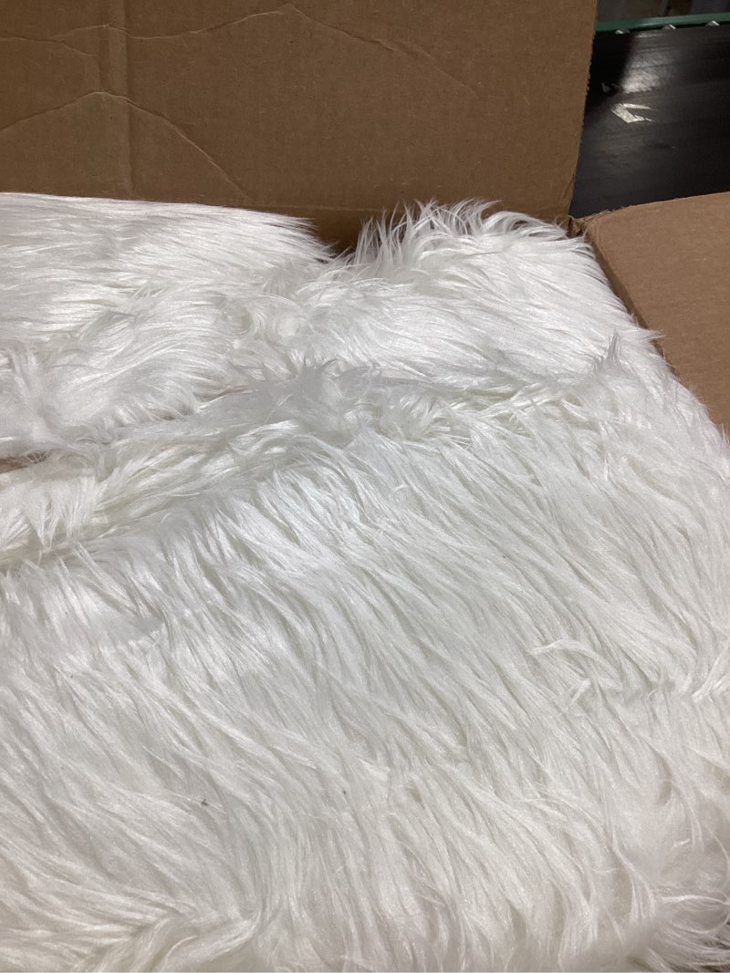 Condition photo showing New/Like New for HOMBYS 10x10 Oversized Faux Fur Area Rug for Living Room Bedroom, Super Soft & Fluffy White Faux Sheepskin Play Carpet for Kids Children, Luxury Plush Furry Décor Shaggy Feet Mat for Bedside 10' x 10' (Square) Creamy White