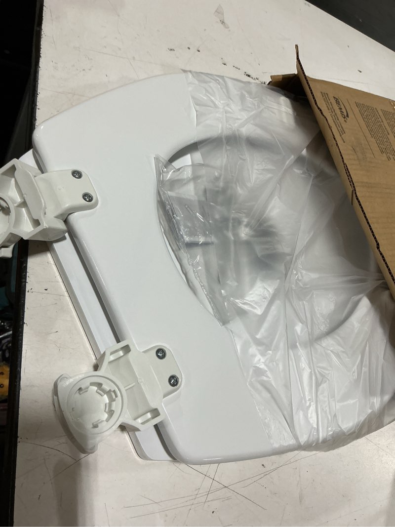 Condition photo showing New/Like New for bemis 500ec 390 toilet seat with easy clean & change hinges, 1 pack round, cotton white round basic