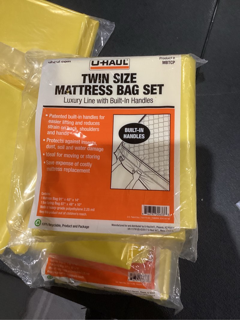 Condition photo showing New/Like New for Uhaul Twin Mattress Bag Set with Built-in Handles Deluxe Twin Mattress Bag Set