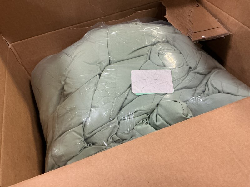 ROSGONIA King Size Sage Green Comforter Set - 3 Piece Bedding Set with Boho Style, Lightweight Down 