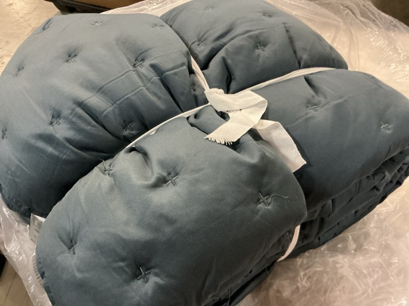 Condition photo showing Good Condition for bamboo dream quilt