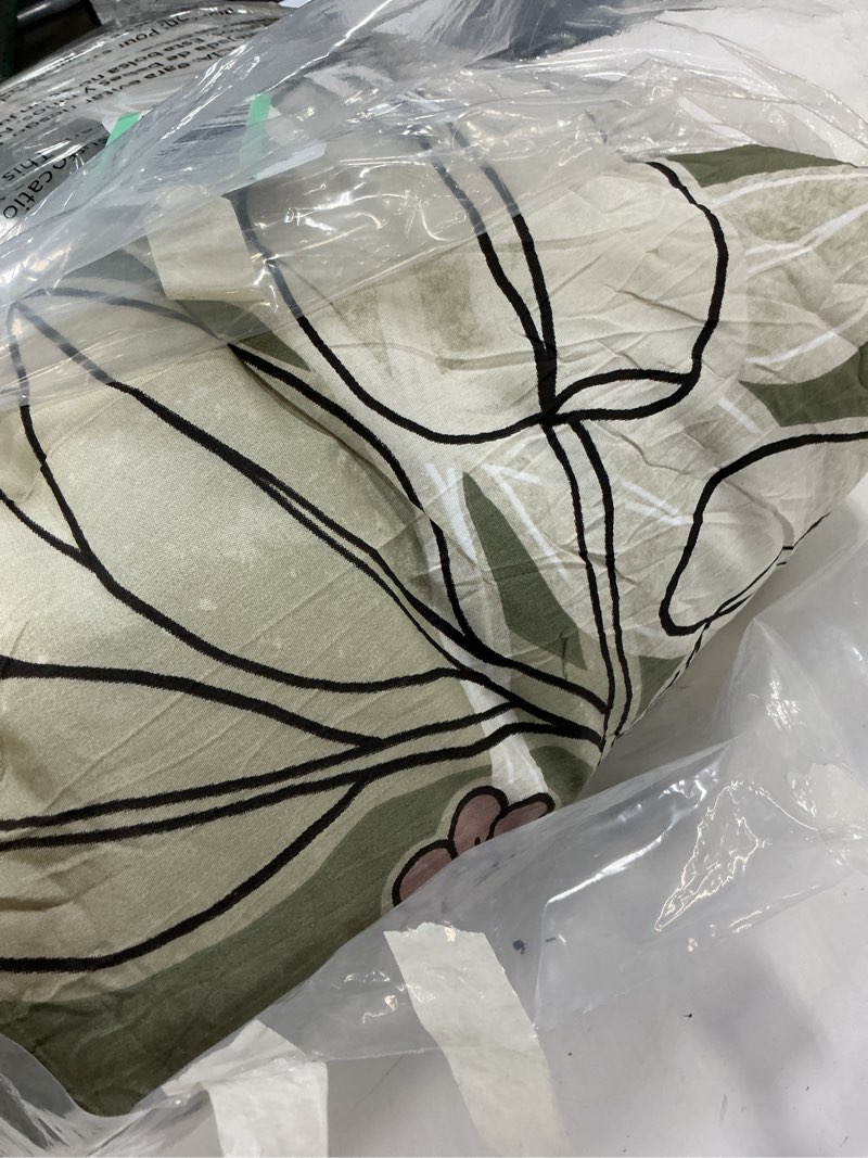 Condition photo showing Good Condition for cotton printed comforter set – soft & breathable bedding quilt set with microfiber fill – includes 1 comforter & 2 pillowcases – lightweight & all-season (green printed, king)
