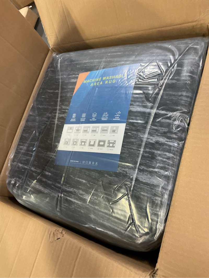 Condition photo showing Good Condition for GarveeHome Scalloped Washable Rug 9x12 Area Rug for Living Room Modern Border Large Bedroom Throw Carpet with Rubber Backing Stain Resistant Boho Rug for Dining Room Home Decor Office, Grey Scalloped Dark Grey 9' x 12' (Rectangular)