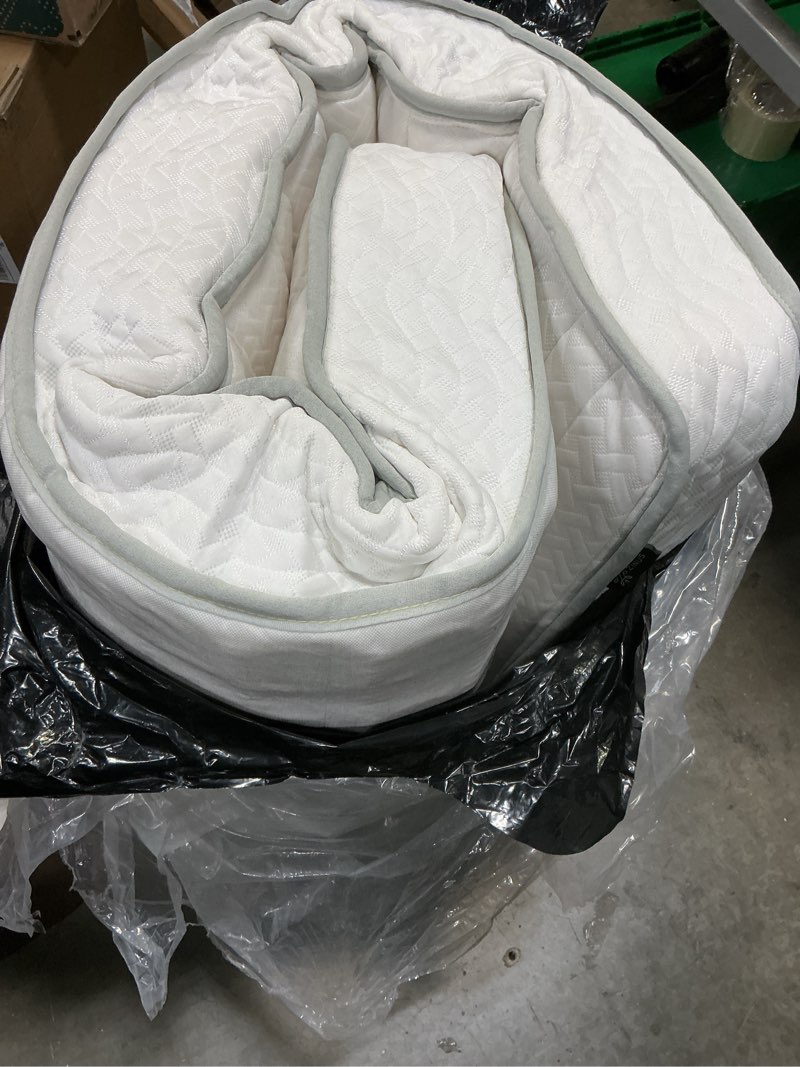 Condition photo showing Good Condition for Zinus 6 Inch Foam and Spring Hybrid Mattress [New Version], Twin, Medium Firmness, Durable Support, Certified Safe Foams & Fabric, Mattress in A Box, White White Twin 6" New Small Box