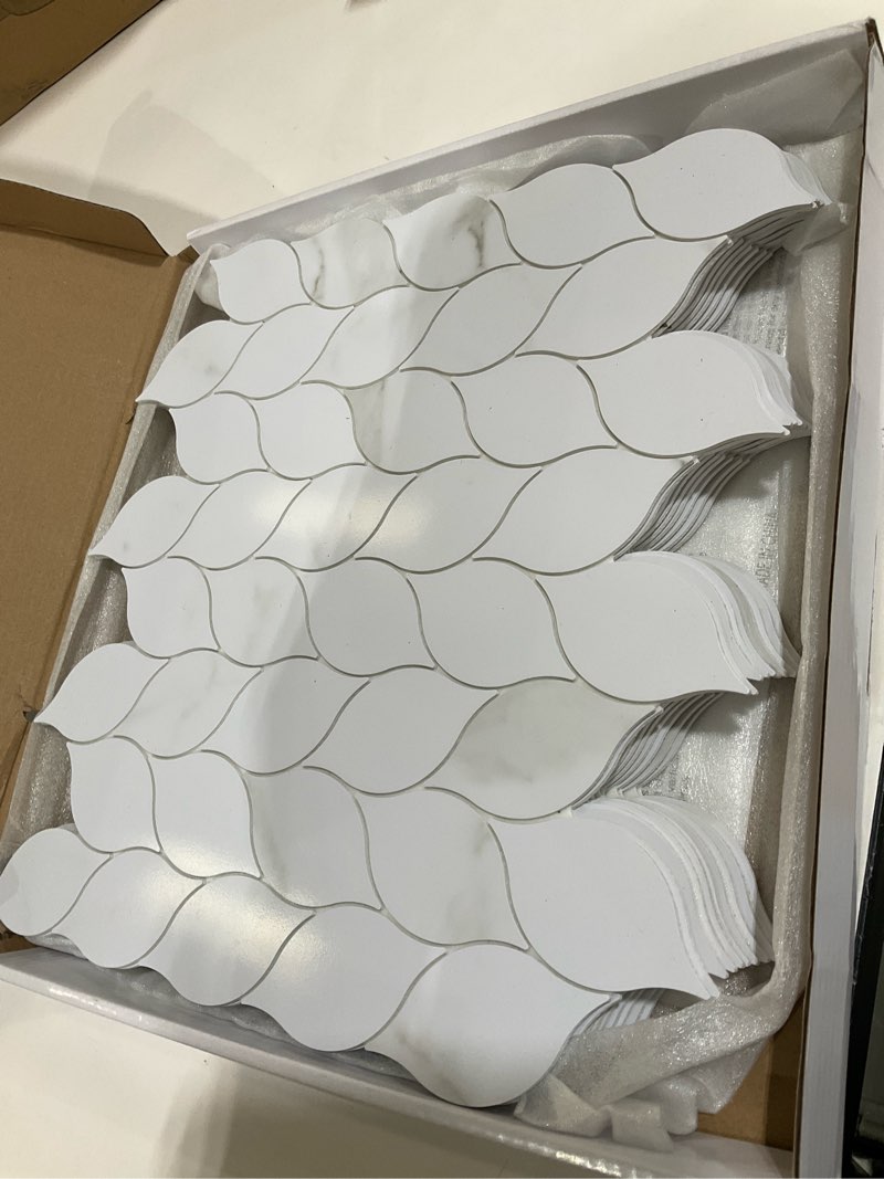 Condition photo showing Good Condition for Sheet Peel and Stick Backsplash Tile for Kitchen, Self-Adhesive Mosaic Glossy Leaf Stick on Wall Tile with Gaps (Calacatta White)