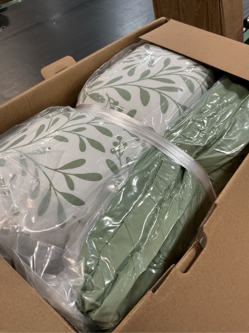 Condition photo showing New/Like New for madison park 5-piece reversible botanical comforter set - summer floral print with scalloped edges, lightweight bedding with decorative pillows, queen, market green | reversible, lightweight queen sage green