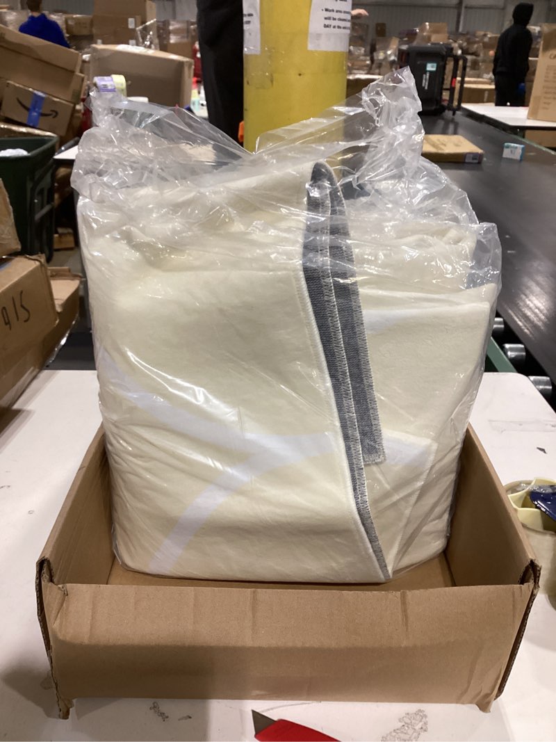 Condition photo showing Good Condition for Amazon Basics Thin Indoor Area Rug, Geometric Printed Washable Home Decor Carpet for Living Room Bedroom, 5' W × 7' L, Beige Geometric