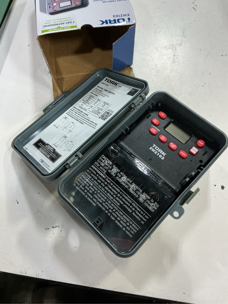 Condition photo showing Good Condition for tork timers in-wall countdown lighting timer