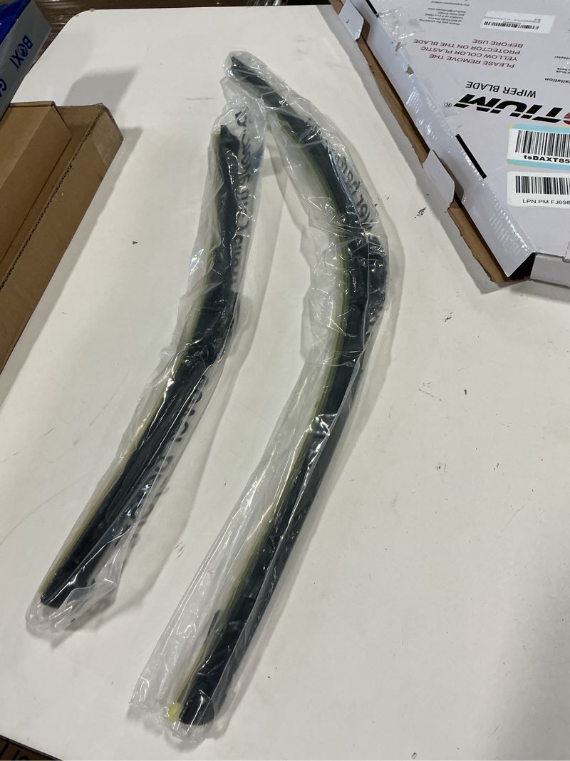 Condition photo showing New/Like New for MOTIUM OEM QUALITY Premium All-Season Windshield Wiper Blades (26"+18" pair for front windshield)