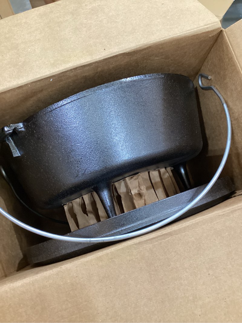 Condition photo showing New/Like New for lodge logic camp oven 6 qt. cast iron pre-seasoned, round 12"