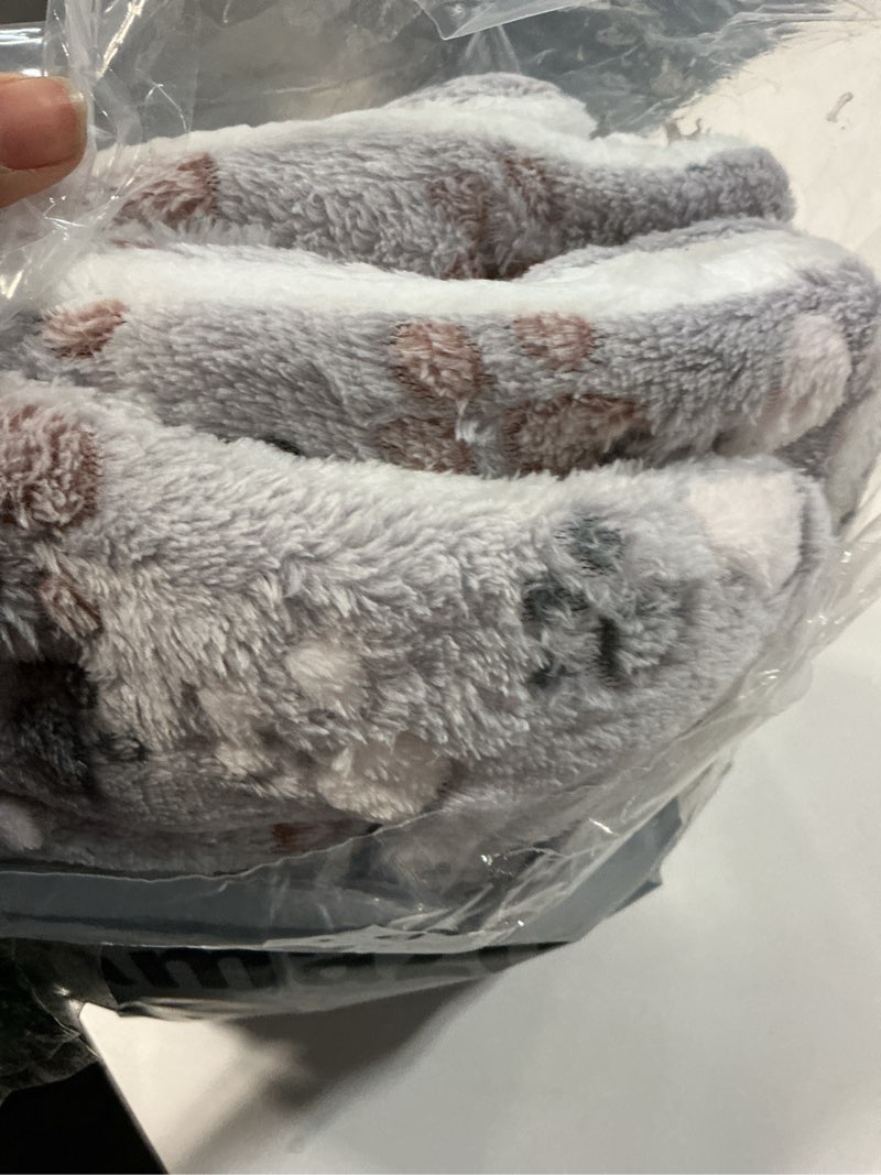 Condition photo showing Good Condition for Tuanse 4 Pack Ultra Soft Dog Cat Bed Mat with Cute Prints Reversible Fleece Dog Crate Kennel Pad Cozy Washable Thickened Hamster Guinea Pig Pet Bed Mat for Small Animals(13 x 19 Inches,Light Gray) 13 x 19 Inches Light Gray