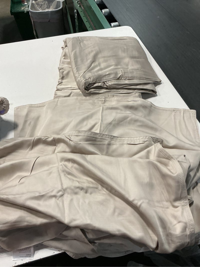 Condition photo showing As Is for bamboo sheet set (king size )