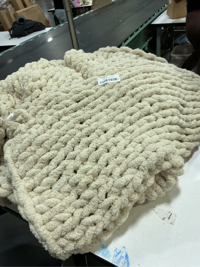 Condition photo showing Good Condition for Carriediosa Chunky Knit Throw Blanket 60" X 80" Twin, 100% Hand Made Large Chenille Loop Yarn Soft Fluffy Throws for Couch Sofa Bed, Big Crochet Cozy Heavy Thick Cable Woven Blanket, Light Beige Light Beige 60" X 80"