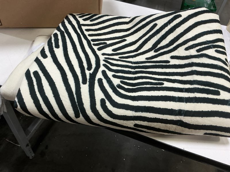 Condition photo showing item condition for YIHOUSE 5×7Ft Area Rugs, Abstract Washable Rug, Modern Black and White Rug for Bedroom Living Room Dining Room Office Playroom Nursery, Nonslip Throw Non-Shedding Thin Contemporary Striped Rugs Modern Lines Beige 5' x 7' (Rectangular)