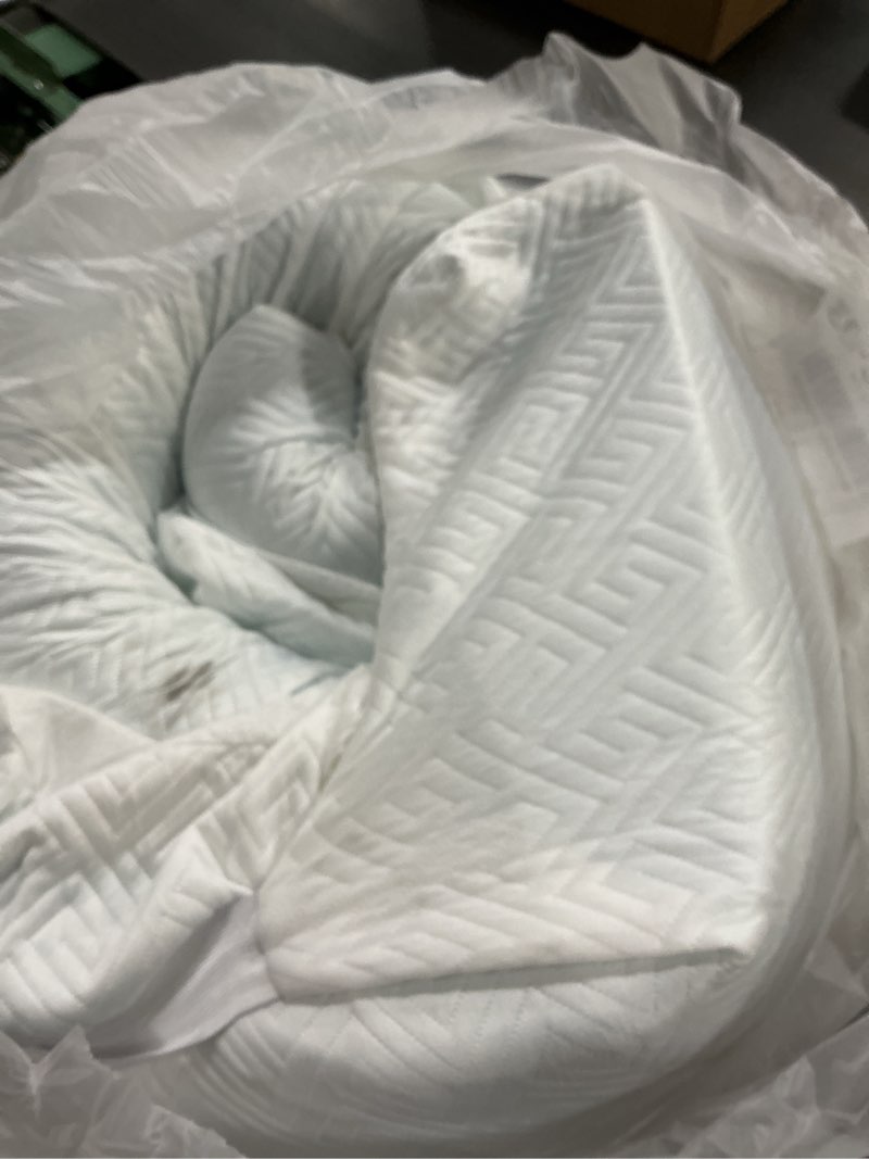 Condition photo showing Good Condition for eiayeebil 3 inch memory foam mattress topper full, memory foam pad with removable & washable cover, bed topper for back pain, non-slip ventilated design, full size 3 inch(white cover) full