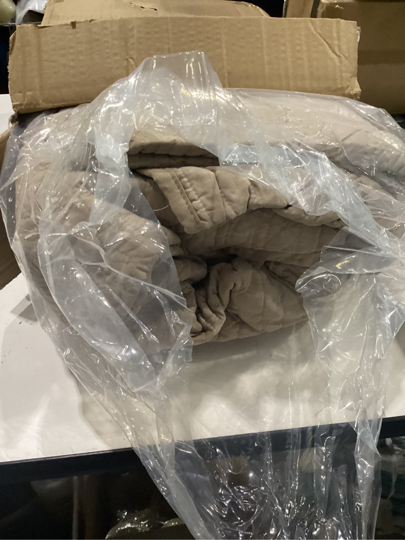 Condition photo showing New/Like New for madison park king quilt set - damask coverlet set for king size bed, cottage oversized quilt set, scallop edge, all season, pre-washed cotton-filled quilt, tuscany, khaki 3 piece king/cal king(108"x96") medallion khaki