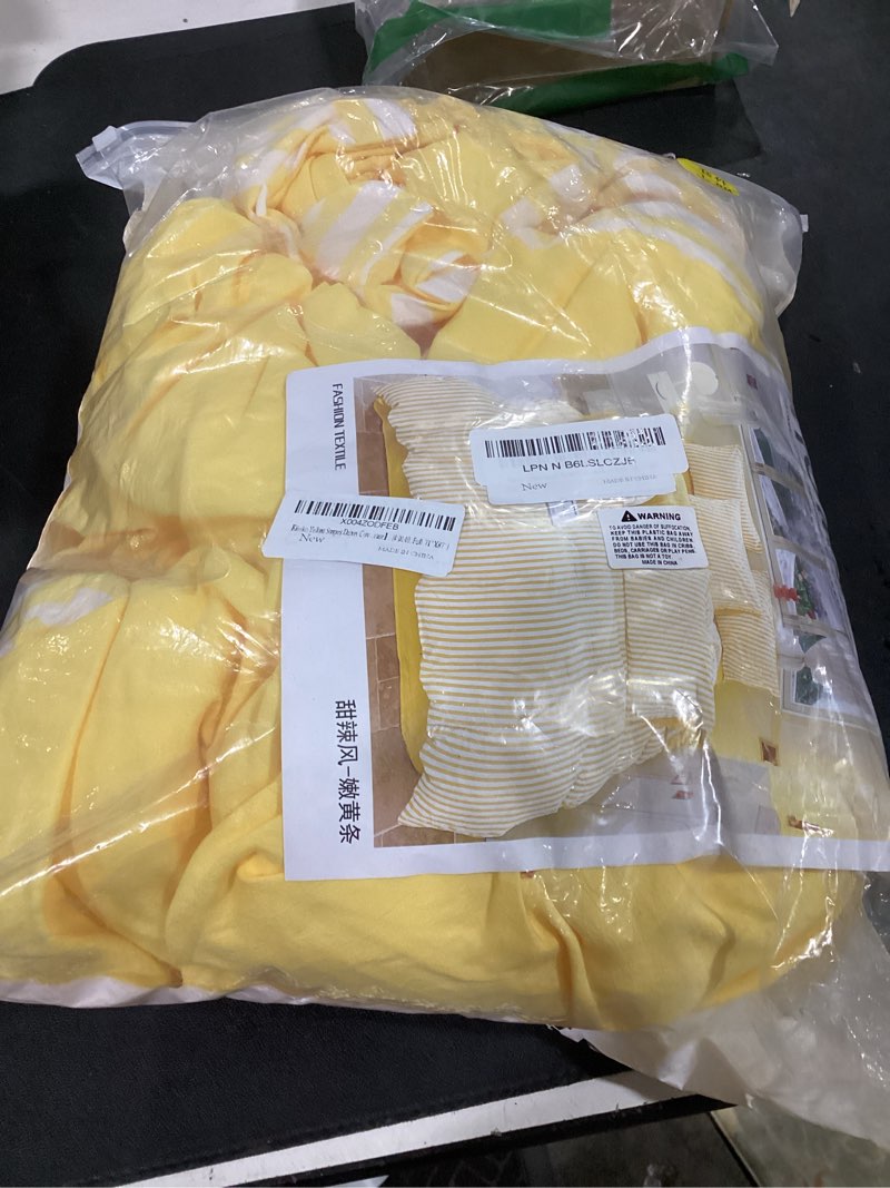 Condition photo showing Good Condition for kimko yellow stripes duvet cover set,striped bedding set with zipper closure,gentle,soft,home cozy and breathable ?3pcs:1 duvet cover+2 pillowcase? (# 0140, full-71''x87'') full-71''x87'' # 0140