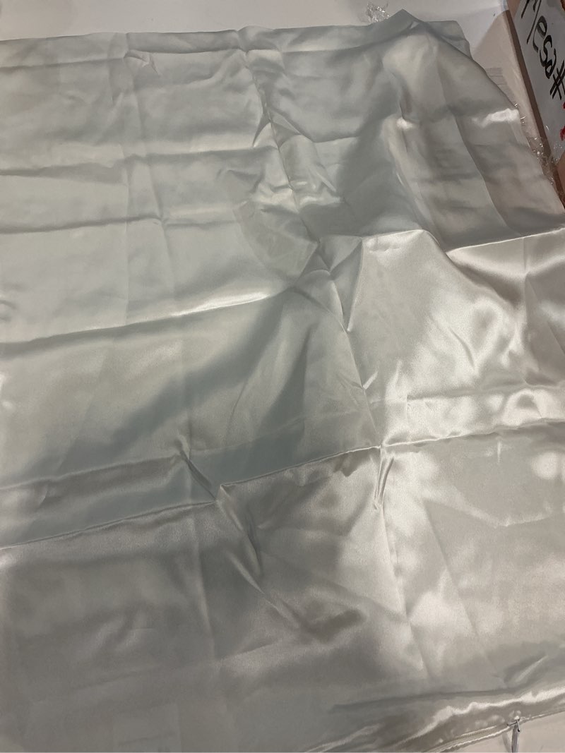 Condition photo showing Good Condition for 100% mulberry silk pillowcase white standard