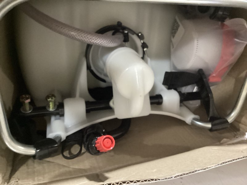 solo 425 4-gallon piston backpack sprayer, wide pressure range up to 90 psi