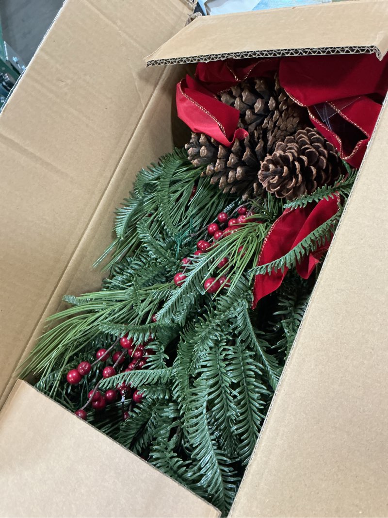 Condition photo showing New/Like New for 30” holiday swag pine (1 only)