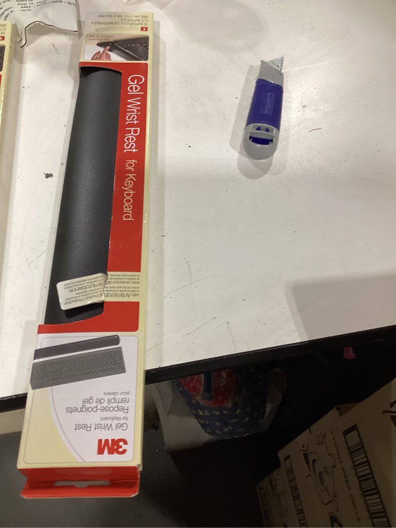 Condition photo showing New/Like New for 3m keyboard wrist rest, gel, black leatherette, wired, kp200le