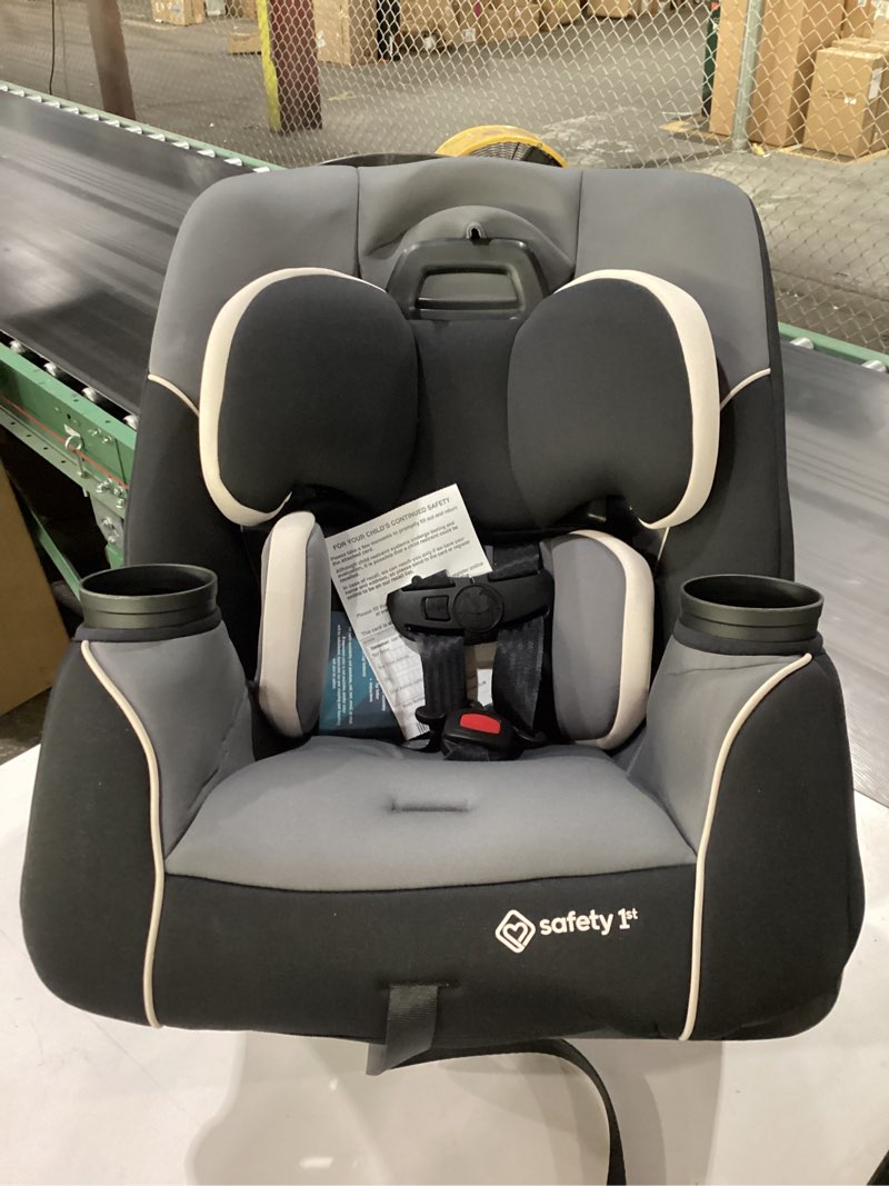 Condition photo showing New/Like New for safety 1st crosstown slim all-in-one convertible car seat, city storm city storm 2 crosstown slim