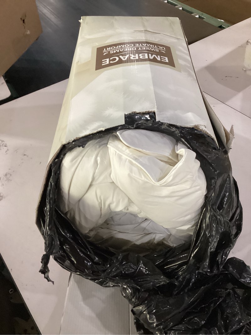 Condition photo showing Good Condition for luxurious white solid heavy weight, palatial king size goose feathers down comforter for winter weather, 120 x 98 inches, premium baffle box, 100% egyptian cotton cover, 95 oz. fill weight palatial king white (heavy weight) / winter