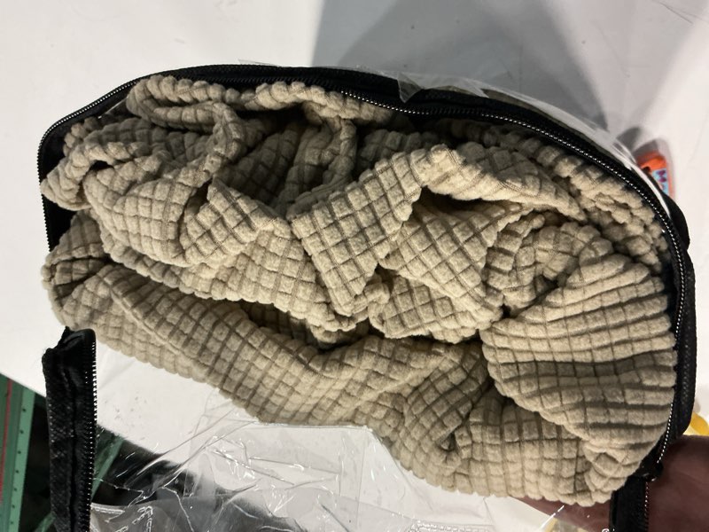 https://lotting-media.assets.bidfta.com/lotting_44d33d9a-1062-489a-8e7c-30d512f507a8