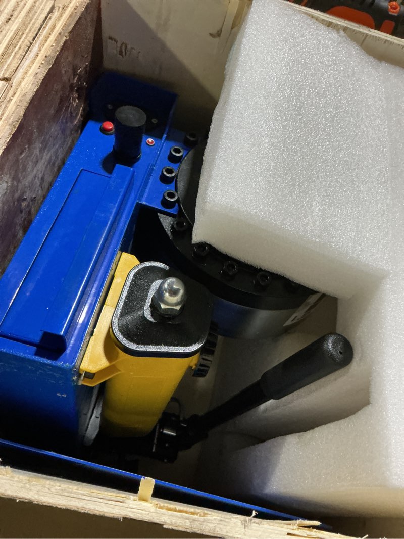 Condition photo showing As Is for Hose Crimper with 8 Sets of Dies High Pressure Hydraulic Hose Crimping Handheld Hydraulic Hose Crimping Tool (Hose Crimper)