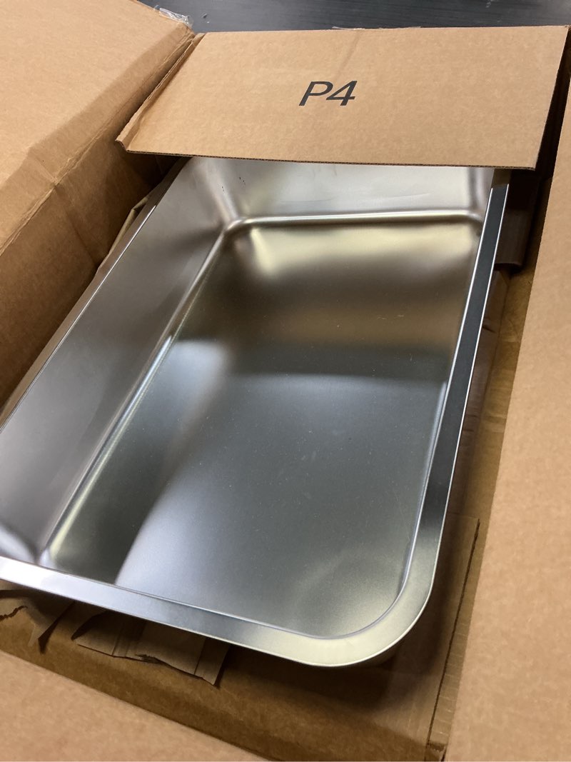 Condition photo showing Good Condition for kirecoo stainless steel litter box, large low entry metal cat pan box, indoor litter tray, non stick, no smell, easy to clean, pet toilet supplies for cats 19.48” l x 13.58” w x 3.9” h