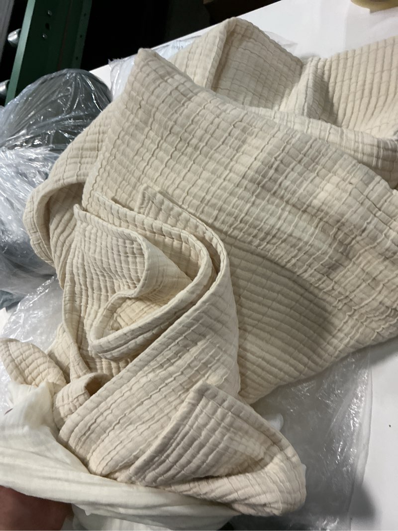 Condition photo showing Good Condition for organic ribbed cotton coverlet set color: ivory size: full/queen