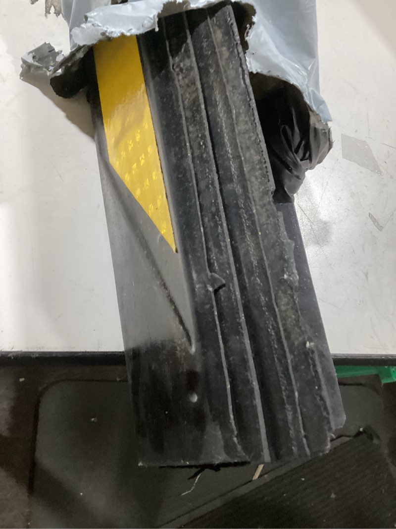 Condition photo showing Good Condition for Garage Wall Guards Edge Rubber Protector Wall Corner Bumper Guards for Parking Protect Car Corner Guards Bumpers Pole (Color : 1, Size : 4pcs) 4pcs 1