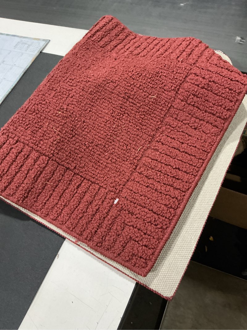 Condition photo showing Good Condition for mohawk home washable ancestry bath mat, wine red (1' 8" x 2' 10") wine red 1'8" x 2'10" (rectangular)