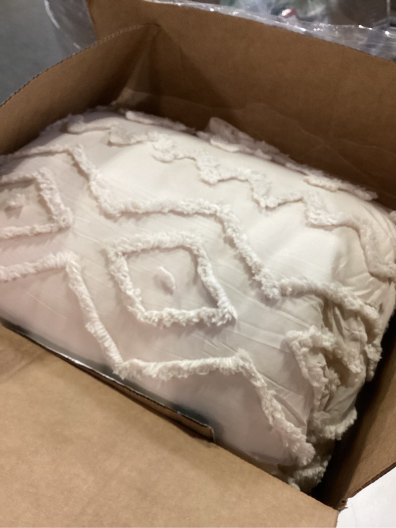 Condition photo showing As Is for Full,Queen 3 Pcs Cotton Duvet Cover Set with Chenille Tufting CN982