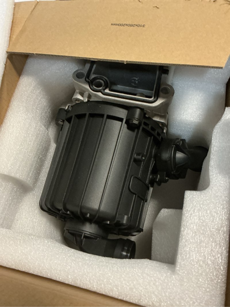 Condition photo showing New/Like New for Crankcase Ventilation Oil Separator with Gasket Compatible with Volvo D13 Replace# 22877306, 21373547, 20532891