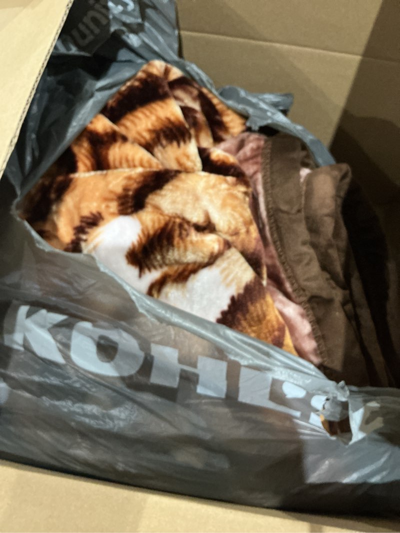 Condition photo showing As Is for tiger animal print blanket 5.3 lbs - warm plush, heavy thick, and soft fuzzy fleece for cozy comfort winter - korean mink mexican cobijas san marcos adults blankets - big tigre queen size 75" x 90 hazel tiger
