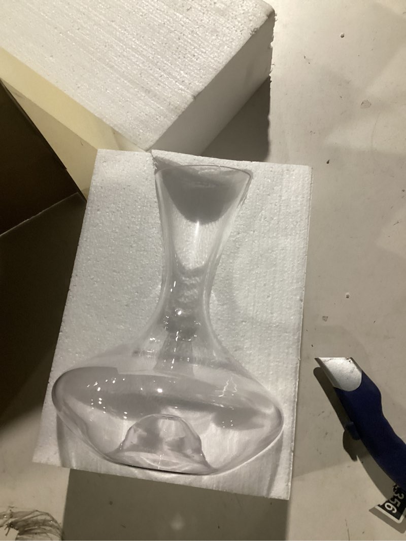 Condition photo showing Good Condition for JoyJolt Lancia Hand Blown Crystal Wine Decanter and Aerator Glass Red Wine Carafe 750ML