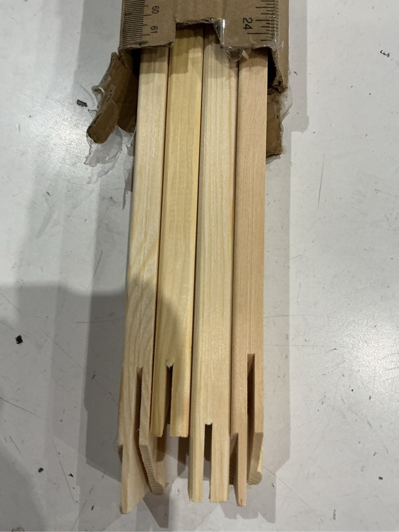 Condition photo showing As Is for ecoiou diy canvas stretcher bars 16x24 inch canvas frame, sturdy stretcher frames for oil paintings, prints, paint by numbers & posters(need extra size to wrap around the frame)