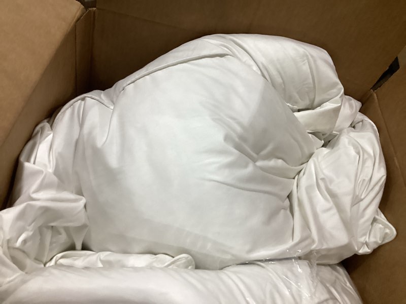 Condition photo showing Good Condition for Similar to stock photo!!! Utopia Bedding Bed Pillows for Sleeping Queen Size (White), Set of 2, Soft & Fluffy Pillow with Down Alternative Filling, Cooling, Hotel Quality, Gusseted Pillow for Back, Stomach or Side Sleepers