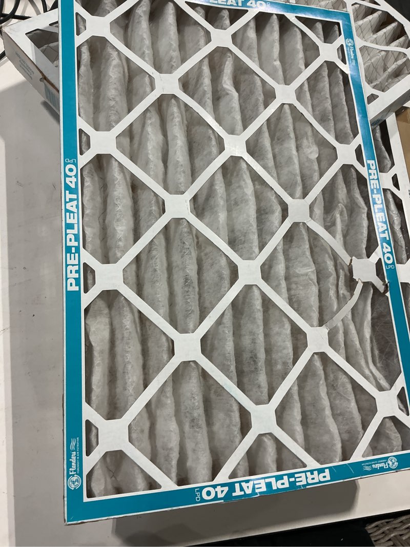 Condition photo showing Good Condition for flanders precisionaire 80055.021624 16 by 24 by 2 pre pleat 40 merv 8 lpd air filter