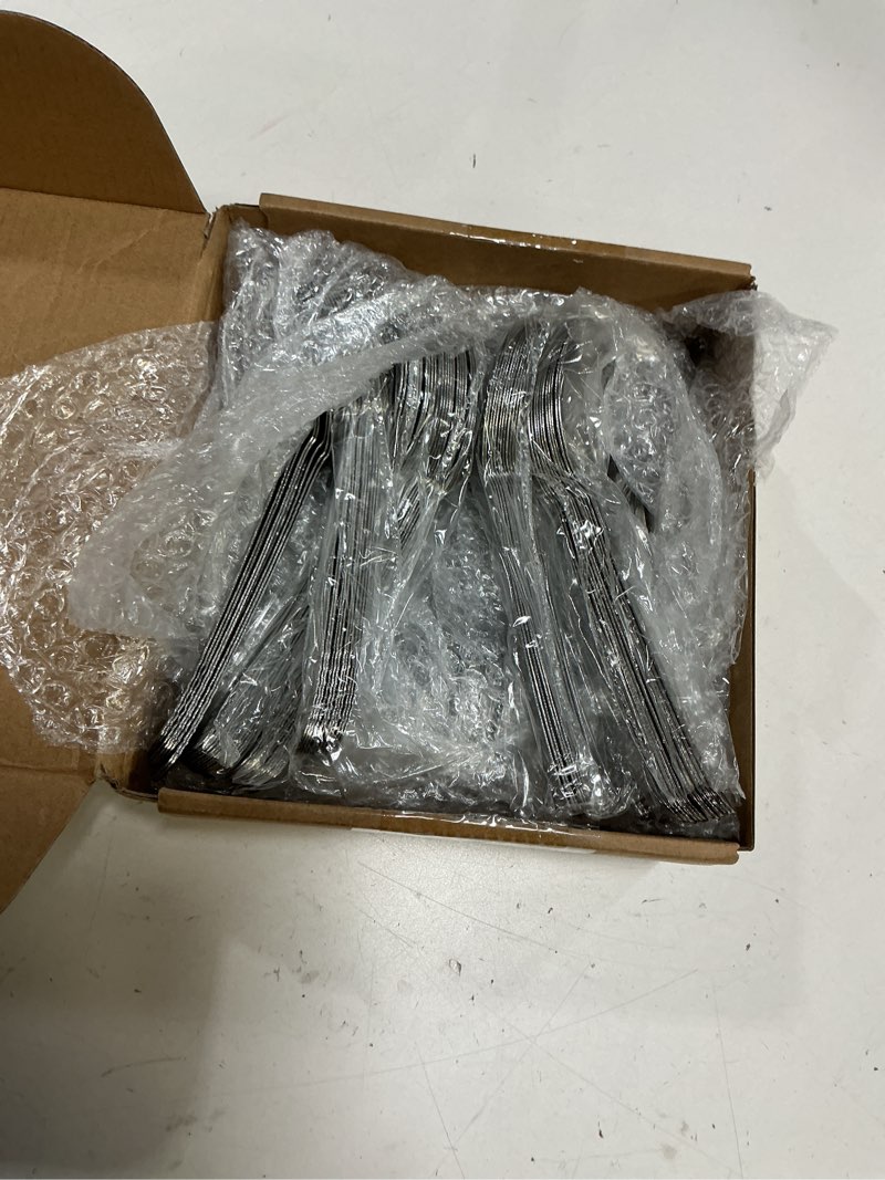 Condition photo showing New/Like New for Yiyiring 200 Pcs Dinner Spoons Set 6.7 Inches Stainless Steel Dessert Spoons bulk Silverware for Home Restaurant Kitchen Mirror Polished Dishwasher Safe